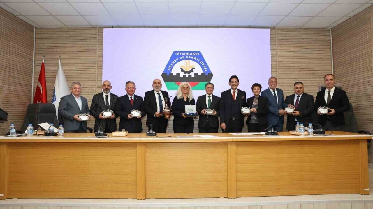 Diyarbakır'da 'Dost Meclisi' Kuruldu: Ortak Oda/Borsa Toplantısında Bölgesel Ekonomi Masaya Yatırıldı