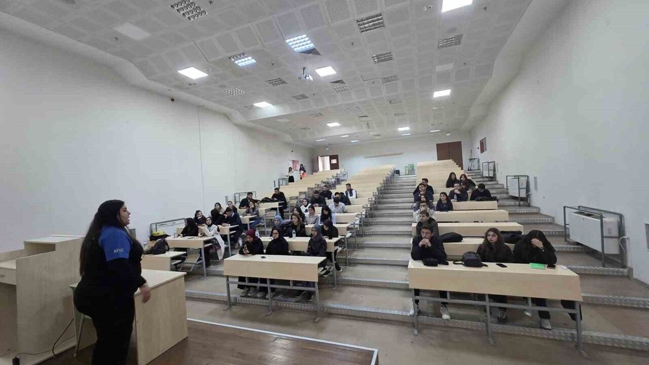 Diyarbakır'da gençlere yönelik Yerel Güçlendirme Eğitimi ile afet bilinci güçlendirildi