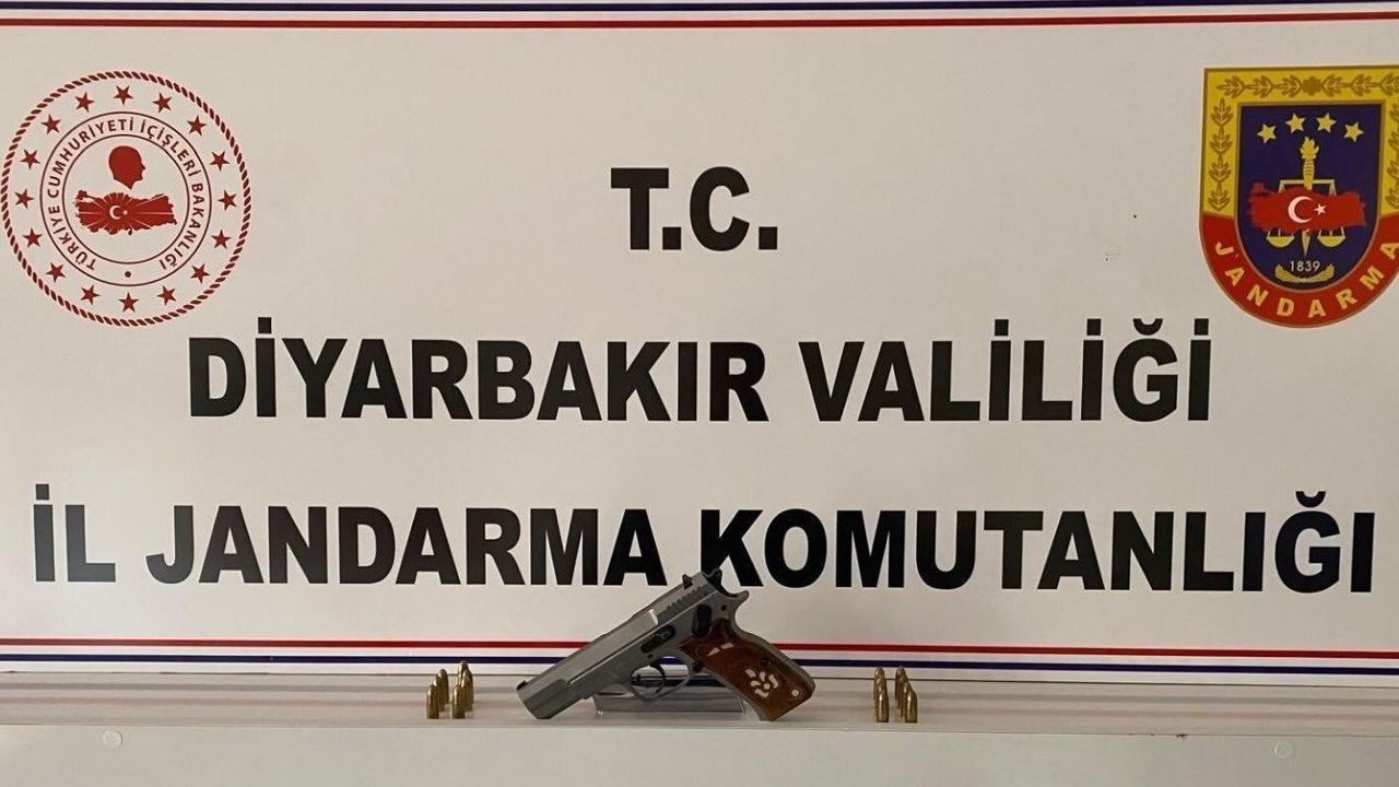 Diyarbakır'da JASAT operasyonunda ruhsatsız tabancalar ve mühimmat ele geçirildi