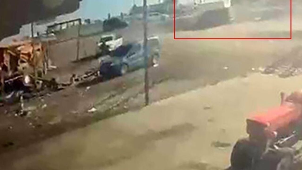 Diyarbakır’da kavşakta tırın çarpması: 2 kişi hayatını kaybetti, 3 yaralı