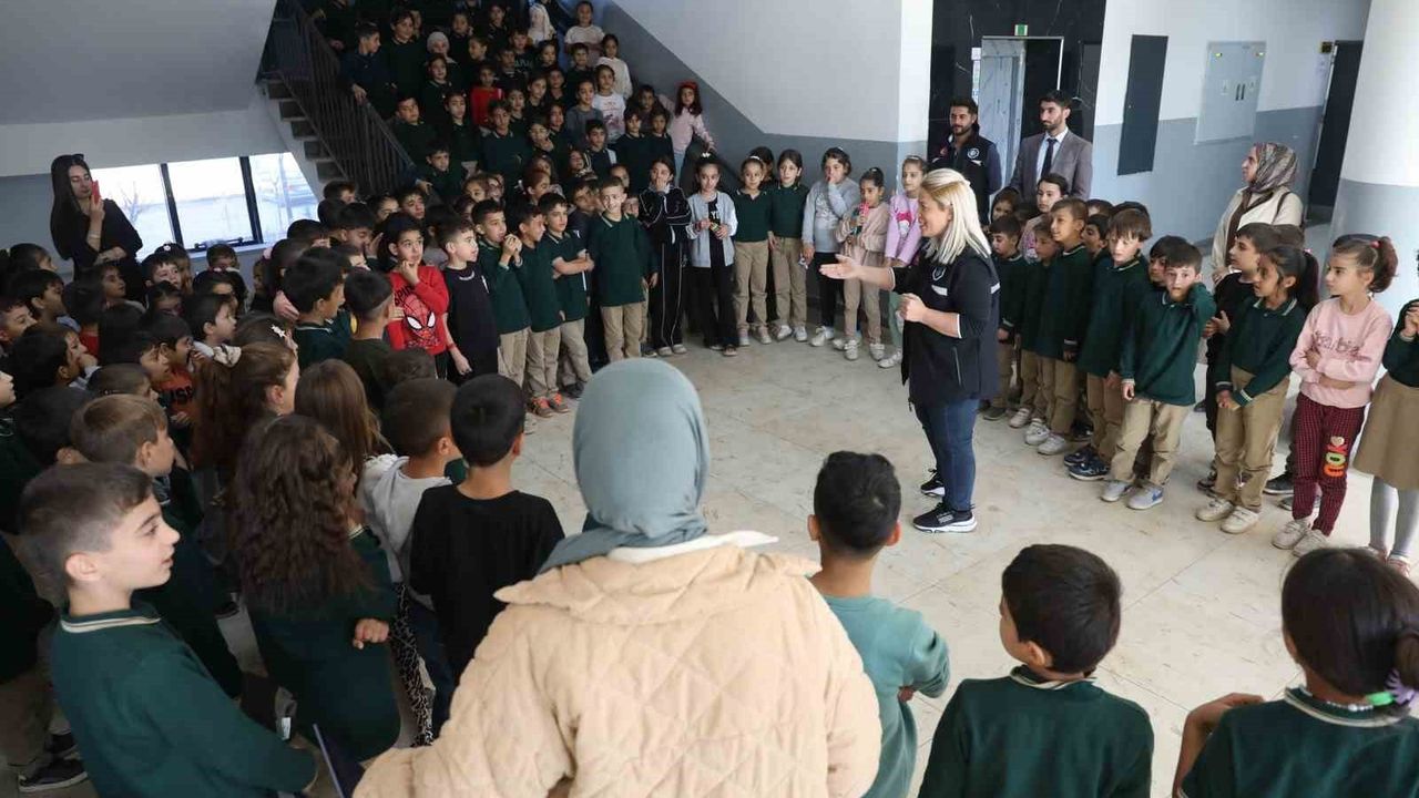 Diyarbakır’da öğretmen ve öğrencilere yönelik afet farkındalık eğitimleri sürüyor