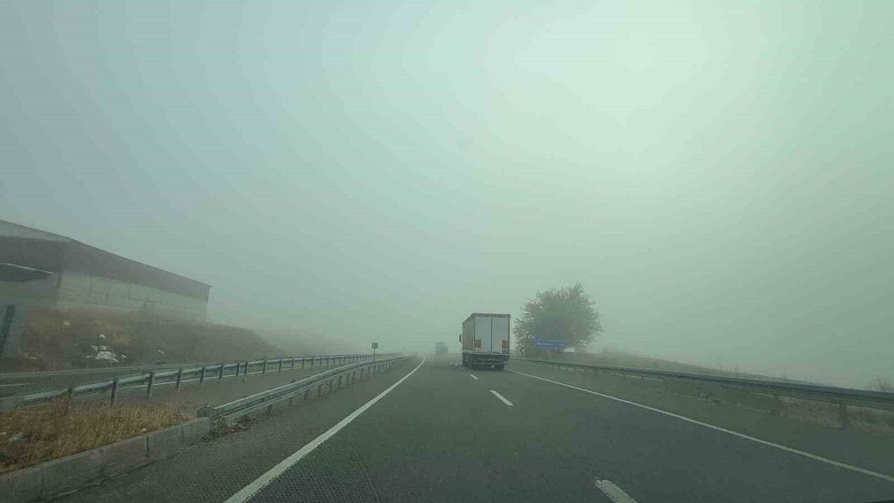 Diyarbakır'da Sabah Sis Etkili: Görüş Mesafesi 30 Metreye Düştü