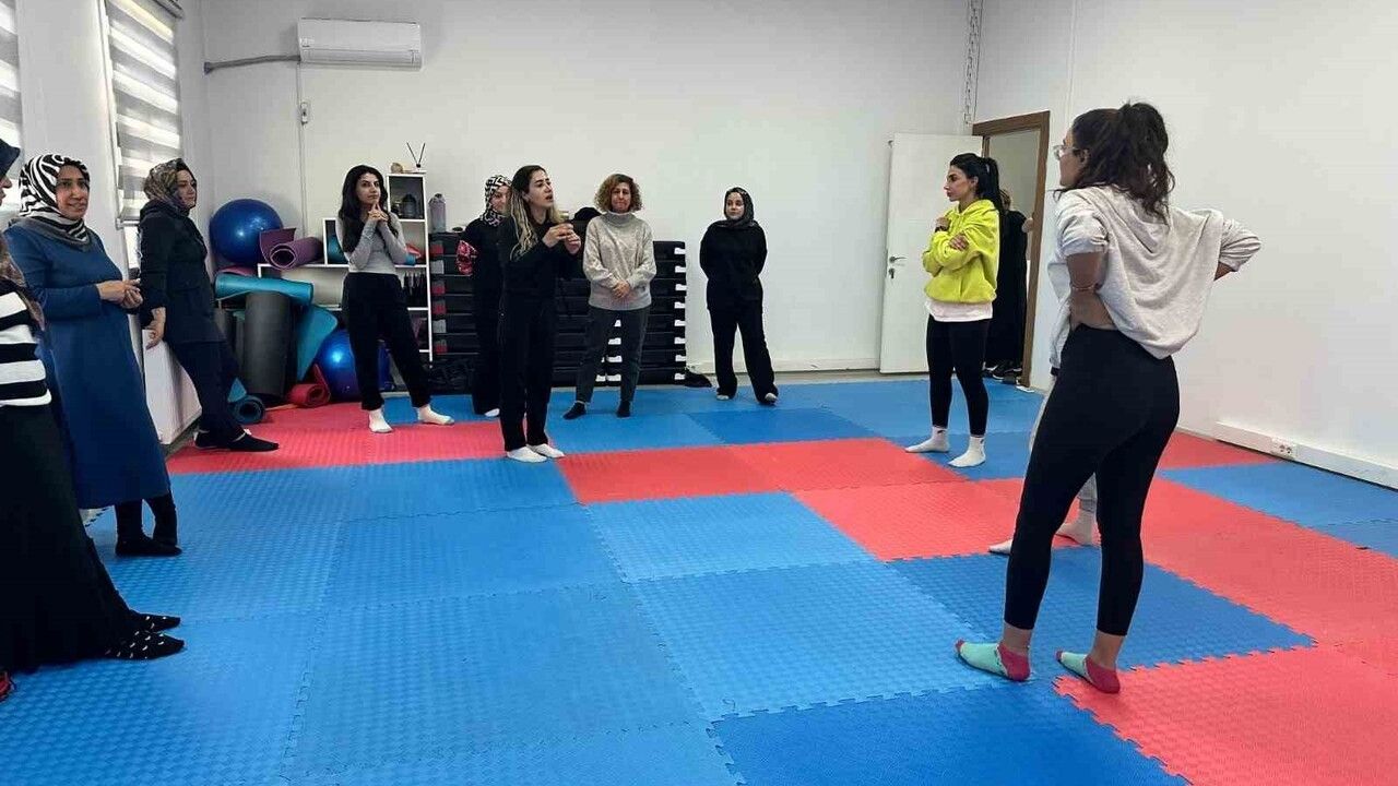 Diyarbakır'da Yakın Savunma Atölyesi: 25 Kasım Etkinlikleri Kapsamında 65 Kadına Güvenlik Eğitimi
