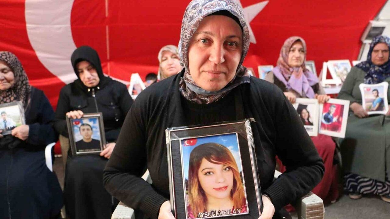 Diyarbakır'daki evlat nöbeti aileleri CHP'ye çağrı: 'Terörsüz Türkiye' sürecine destek verin