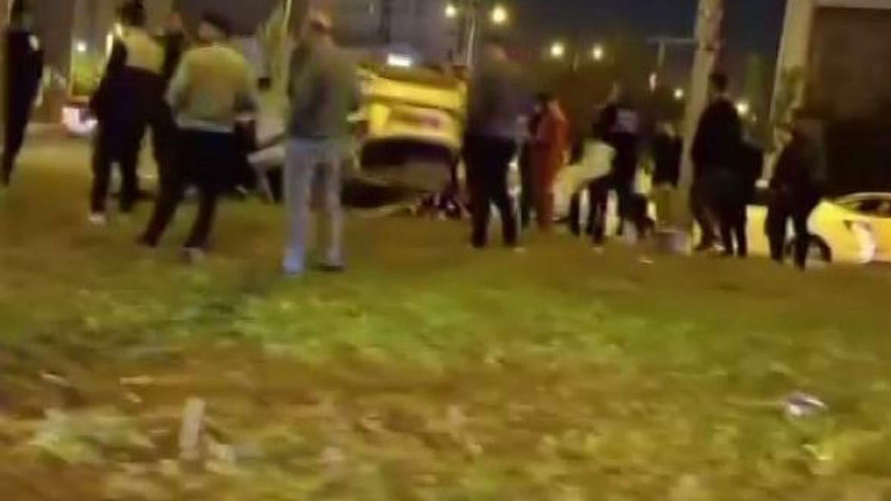 Diyarbakır-Elazığ yolunda araç refüje çıktı: 1 yaralı