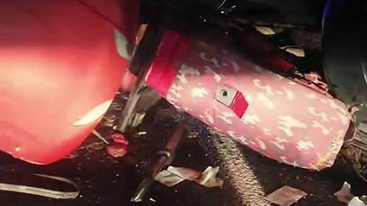 Diyarbakır-Hani karayolunda traktör ile hafif ticari araç çarpıştı: 2 yaralı