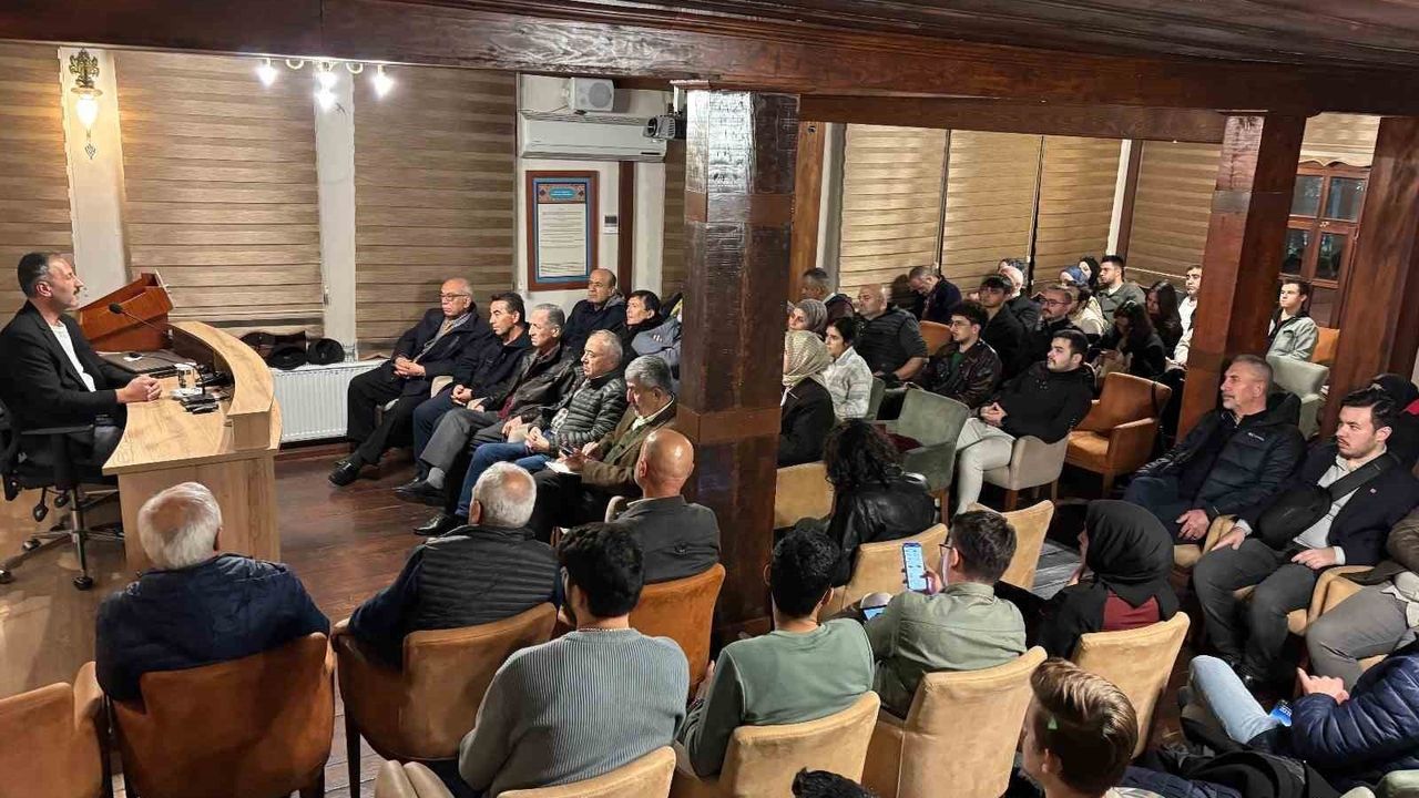 Doç. Dr. Özer Çelik'ten 'Yapay Zeka Gölgesinde Gelecek Tasavvuru' değerlendirmesi