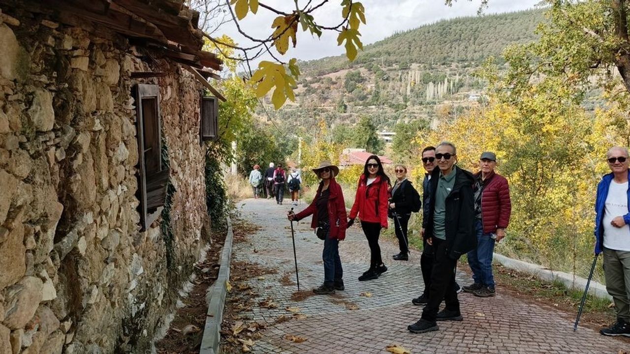 Doğaseverler Hyllarima'dan Doğu Çınarı'na uzanan doğa ve kültür rotasında buluştu