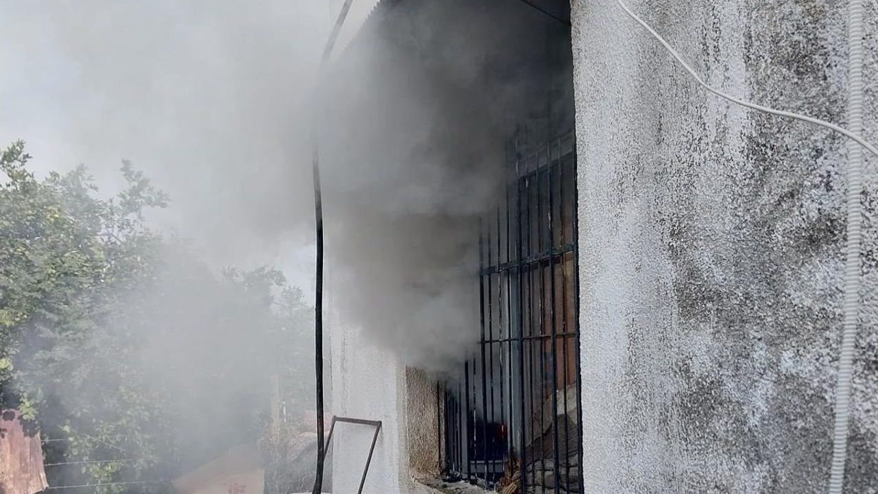 Dörtyol'da müstakil ev yangını itfaiye tarafından söndürüldü