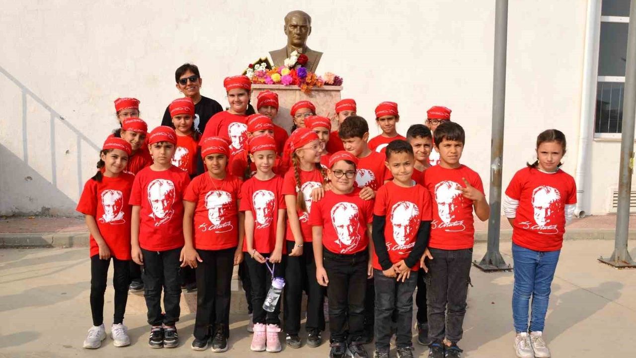 Dr. Ömer Faruk Meriç İlkokulu'nda 10 Kasım Töreni: 'Son Balo Vals' ve Zeybek ile Atatürk Anıldı