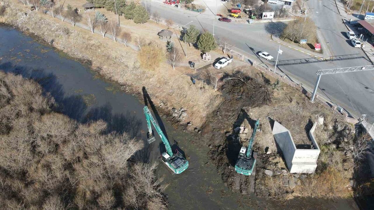 DSİ, Ardahan'da Kura Nehri'nde 3 kilometrelik nehir yatağı düzenlemesi başlattı