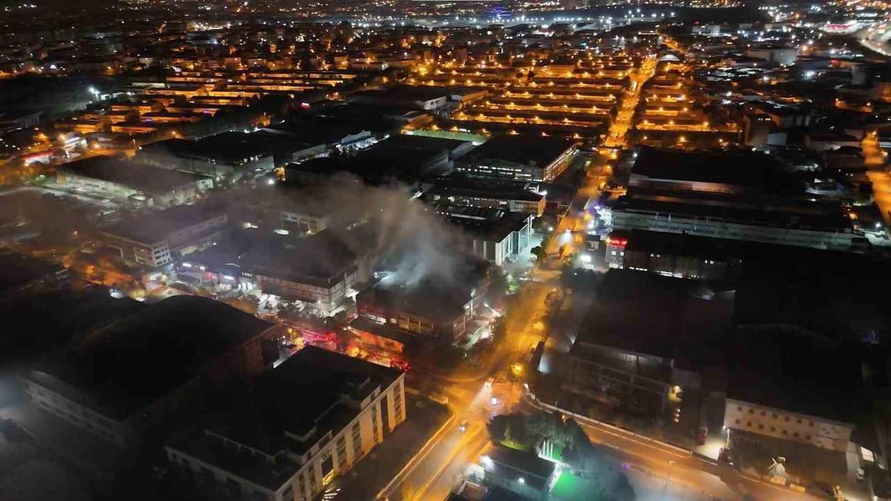 Dudullu OSB’de elektronik fabrikasında gece yangını: büyük hasar, can kaybı yok