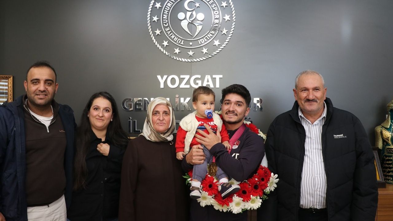 Dünya rekortmeni Muhammed Furkan Özbek Yozgat'ta coşkuyla karşılandı