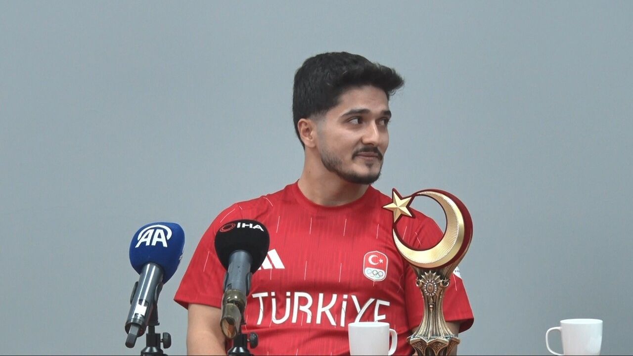 Dünya Şampiyonu Muhammed Furkan Özbek Gazi Üniversitesi'nde Öğrencilerle Buluştu