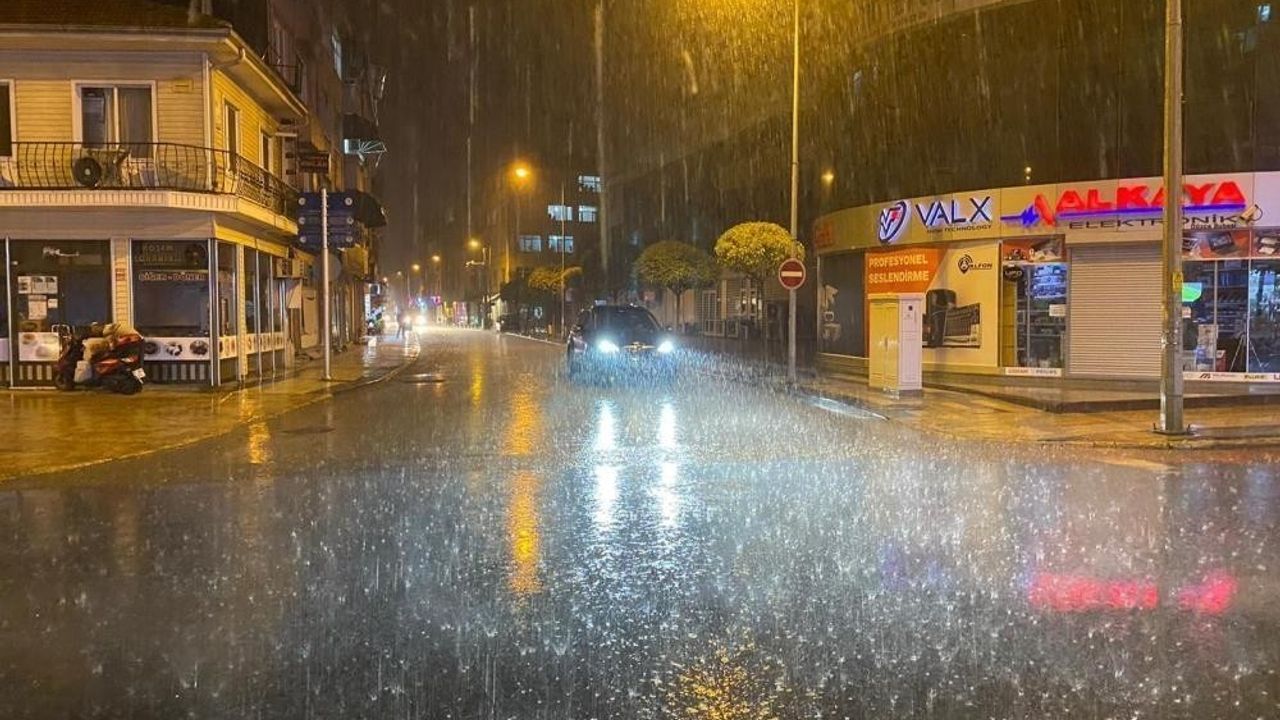 Düzce, 12-13 Kasım sağanaklarında metrekareye 27.4 kilogram ile Türkiye'de 3. sırada