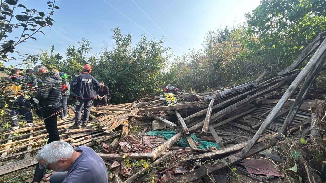 Düzce Akçakoca'da ahşap yapı çöktü: 1 kişi hayatını kaybetti