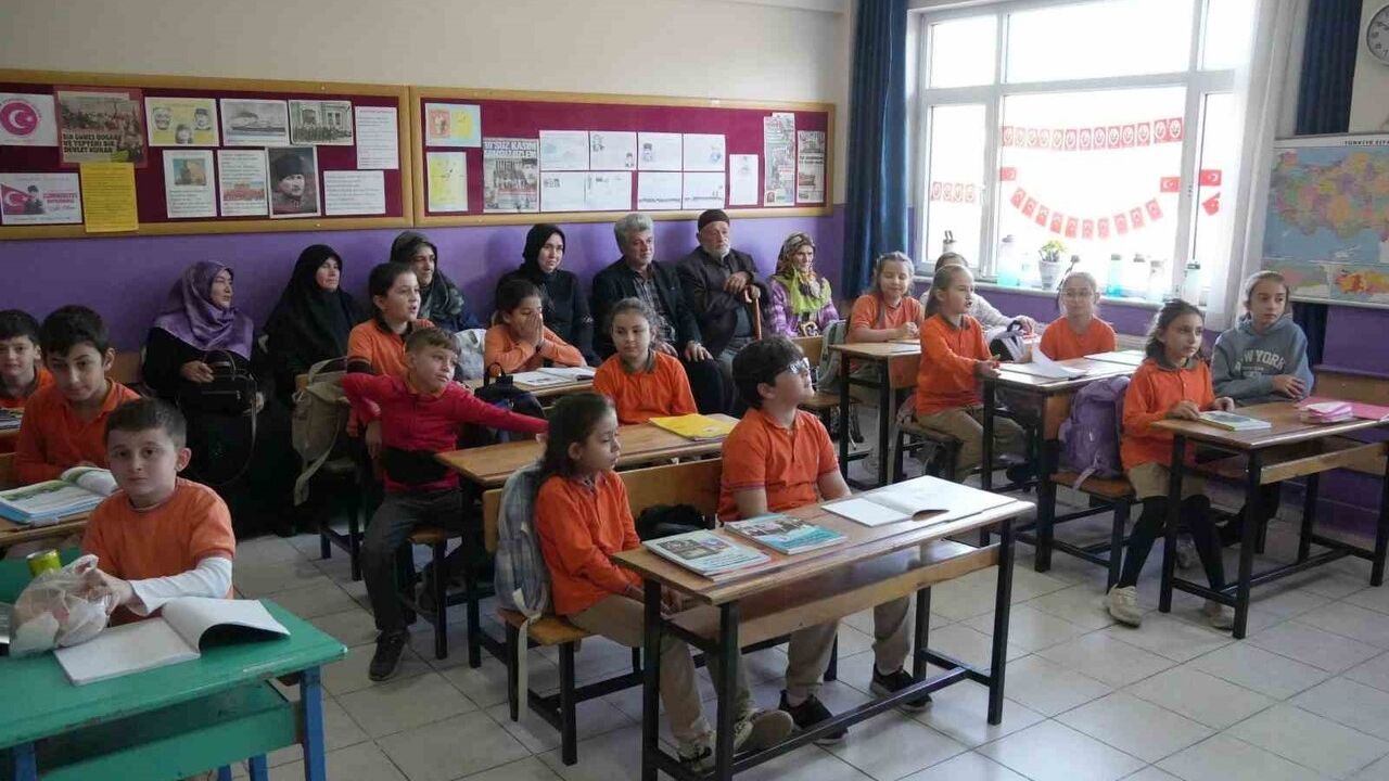 Düzce Belediyesi’nden Kaynaşlı İlkokulu’nda görme engelli öğretmene Öğretmenler Günü sürprizi