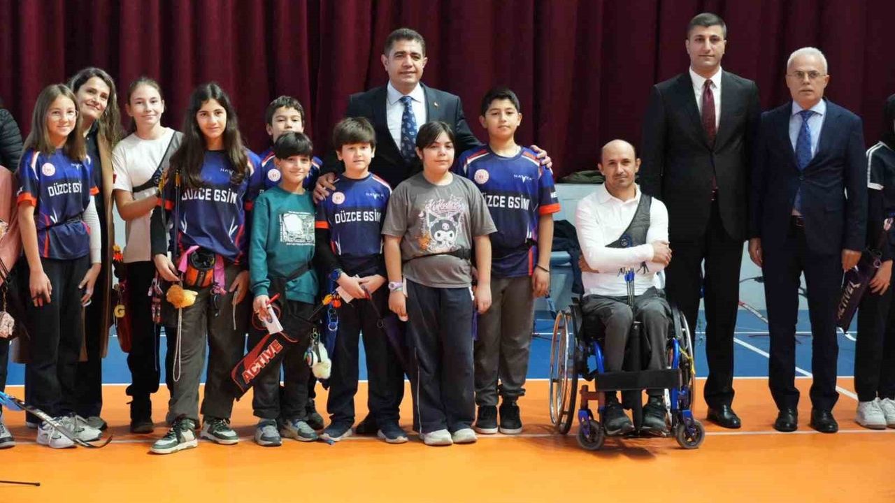 Düzce'de Kiremitocağı'nda Okçuluk Spor Salonu İnşaatı Sürüyor