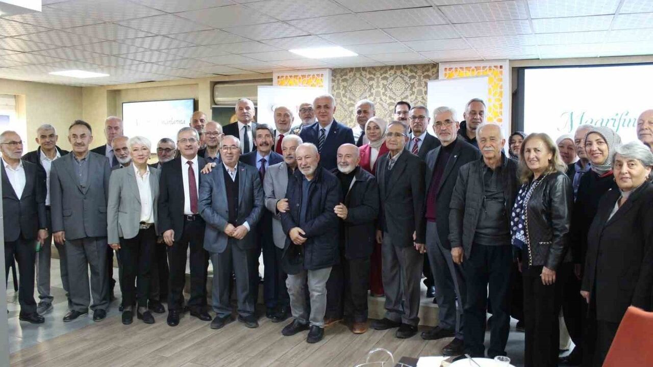 Düzce'de 'Maarifin Çınarlarına Vefa' kapsamında emekli öğretmenlere kahvaltı