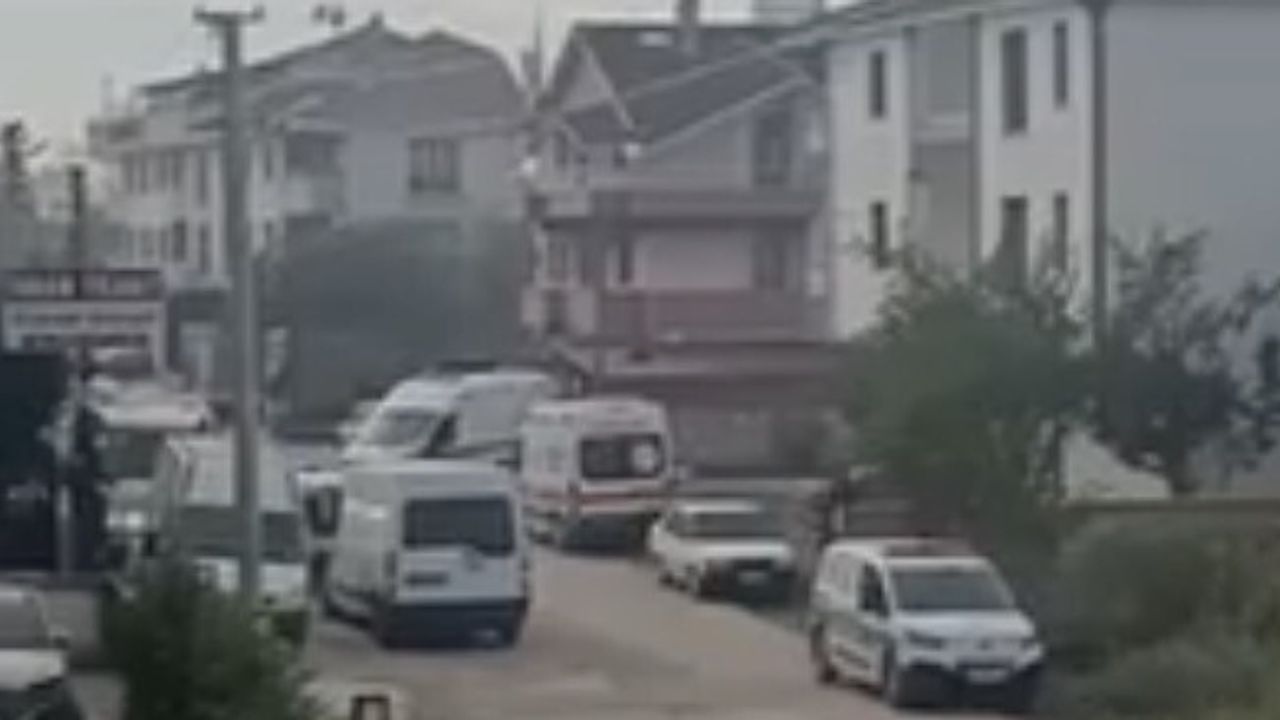 Düzce'de ocakta unutulan çaydanlık yangını: 2 kişi dumandan etkilendi