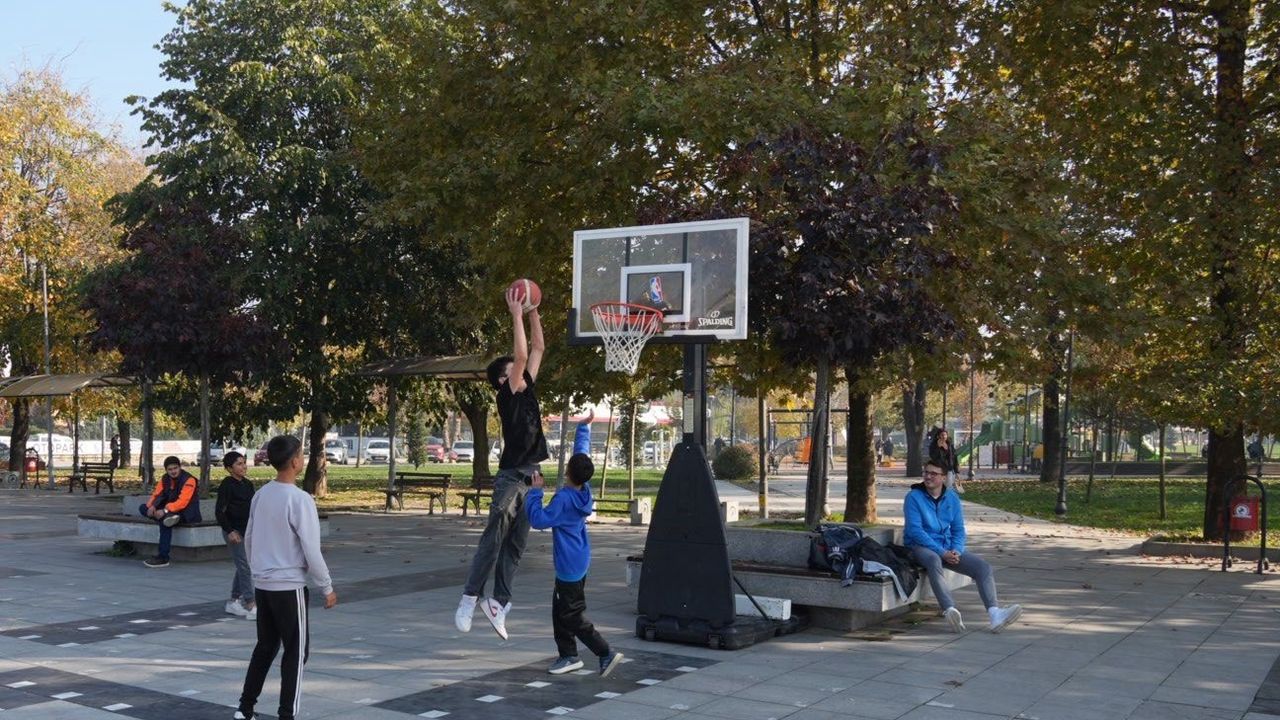 Düzce'de 'Okula Mola, Spora Fora!' etkinliği Anıtpark Meydanı'nda gençleri hareketlendirdi