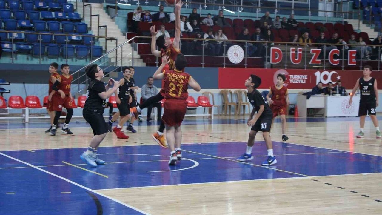 Düzce'de U-14 Erkekler Basketbol Yerel Ligi Başladı