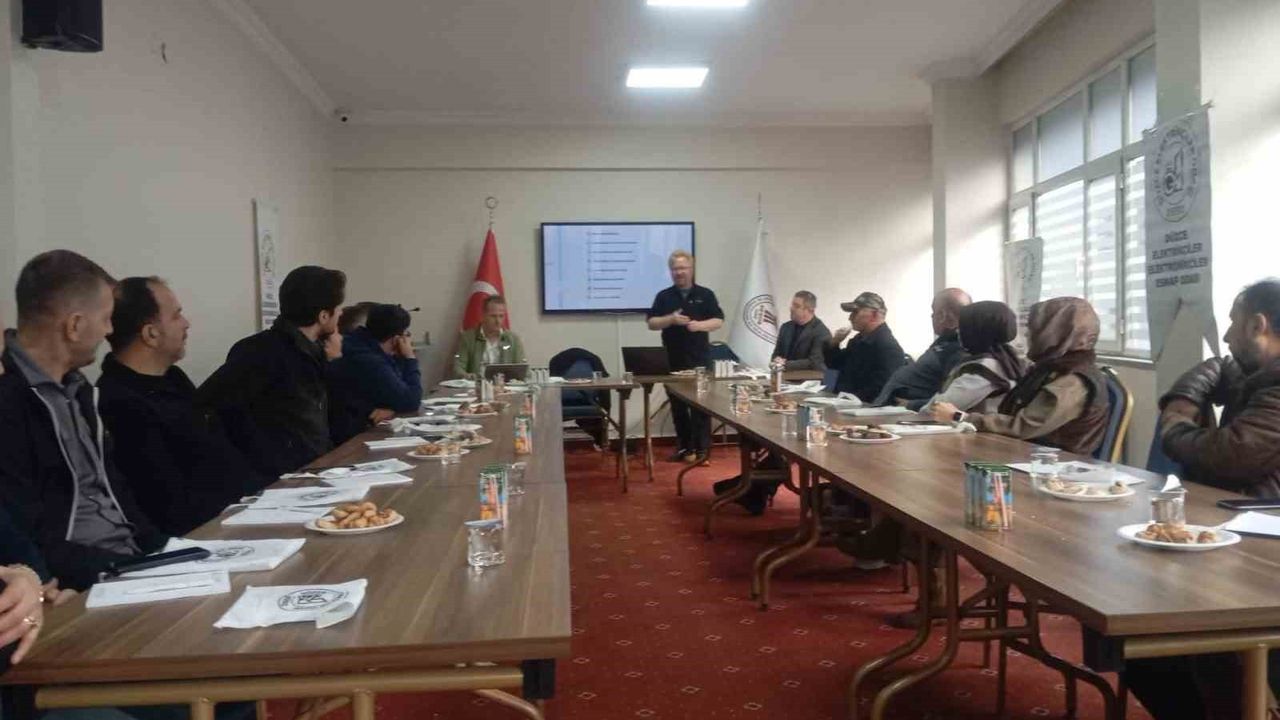Düzce Elektrikçiler ve Elektronikçiler Odası üyelerine e-ticaret eğitimi verdi