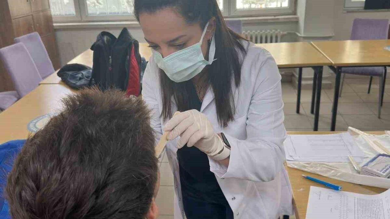 Düzce Fen Lisesi’nde 150 Öğrenciye Ücretsiz Ağız ve Diş Sağlığı Taraması