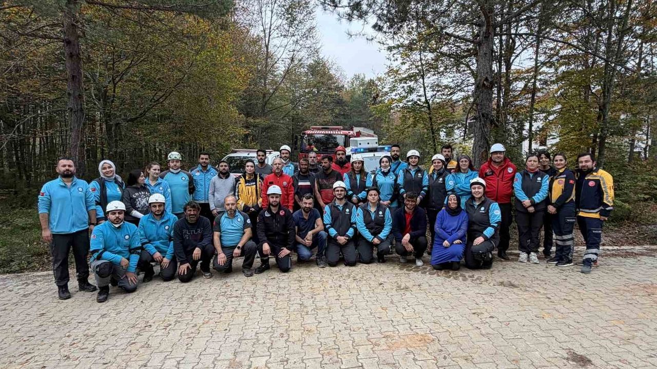 Düzce Korugöl'de orman yangını tatbikatı: UMKE ve ekipler 8 yaralıyı kurtardı