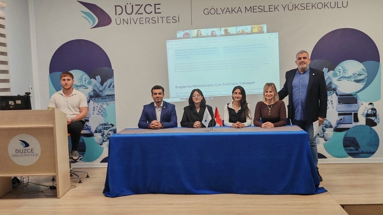 Düzce Üniversitesi E-Ticaret ve Pazarlama Programı 15. Uluslararası Yeni Dünyada İletişim Kongresi'nde bildiri sundu