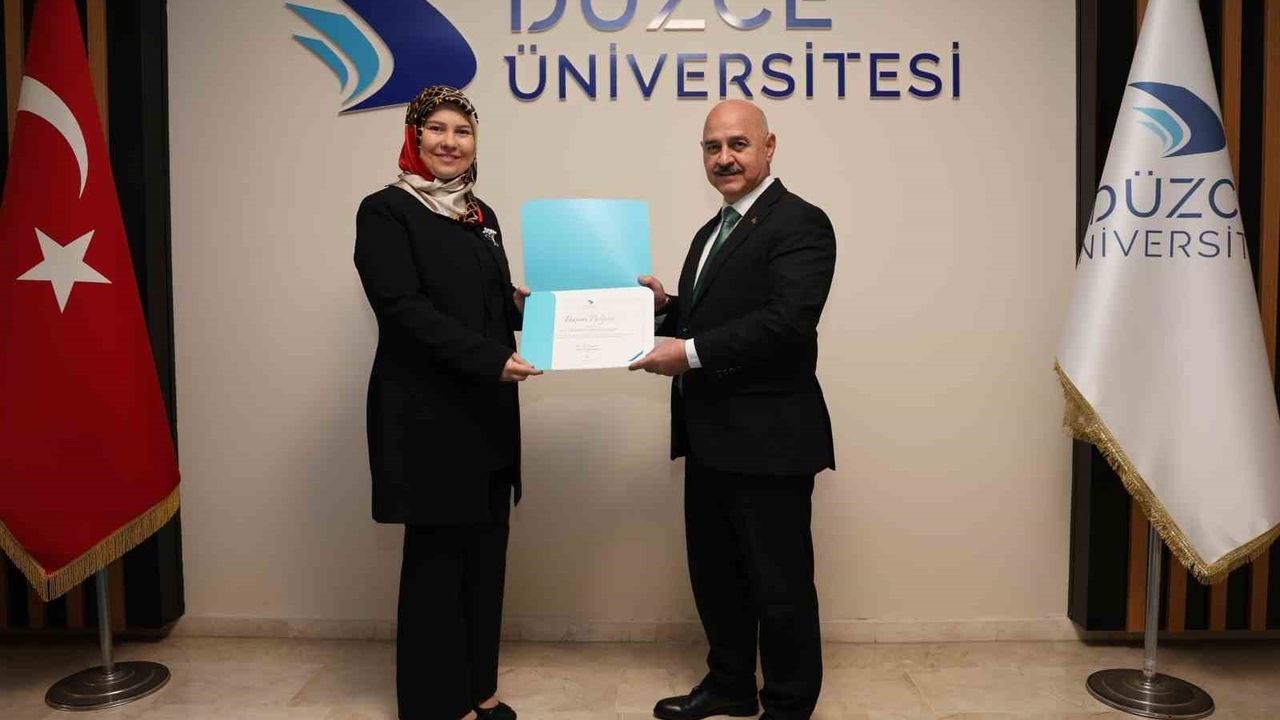 Düzce Üniversitesi'nde Akademik Başarı Belgeleri Töreni — Ödül Alan Akademisyenler