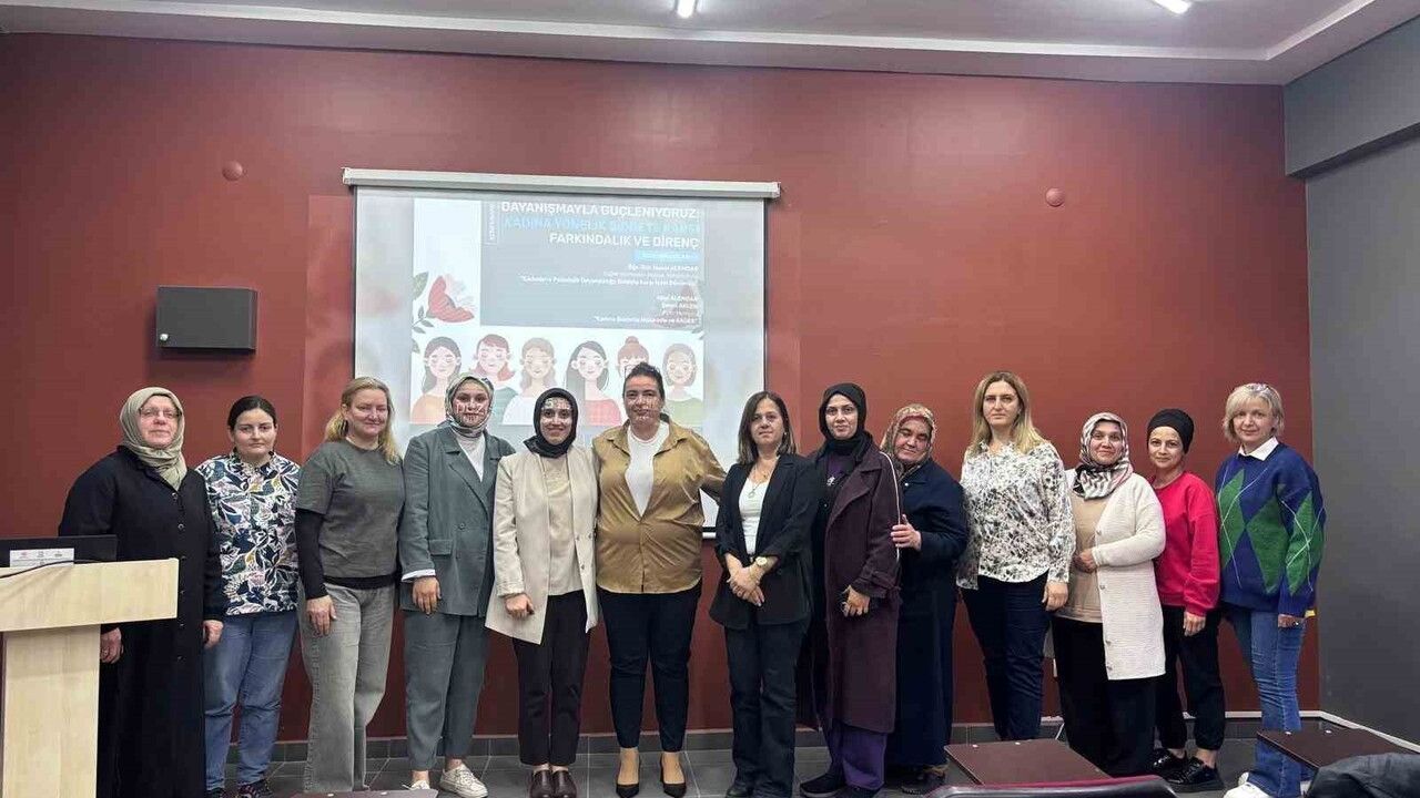 Düzce Üniversitesi'nde 'Dayanışmayla Güçleniyoruz': Kadına Yönelik Şiddete Karşı Farkındalık ve Direnç