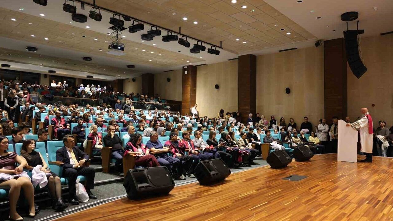 Düzce Üniversitesi Tıp Fakültesi'nde 1. sınıf öğrencileri için Beyaz Önlük Giyme Töreni