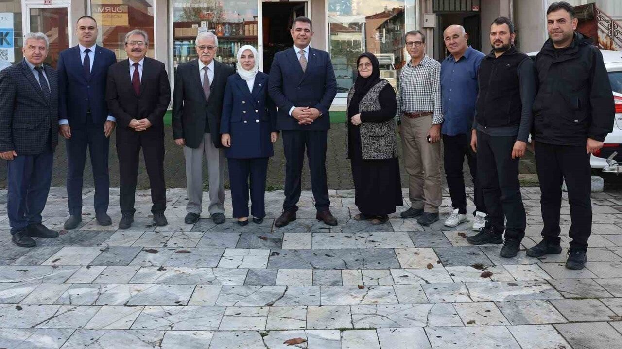 Düzce Valisi Selçuk Aslan, Emekli Öğretmenleri Evlerinde Ziyaret Etti