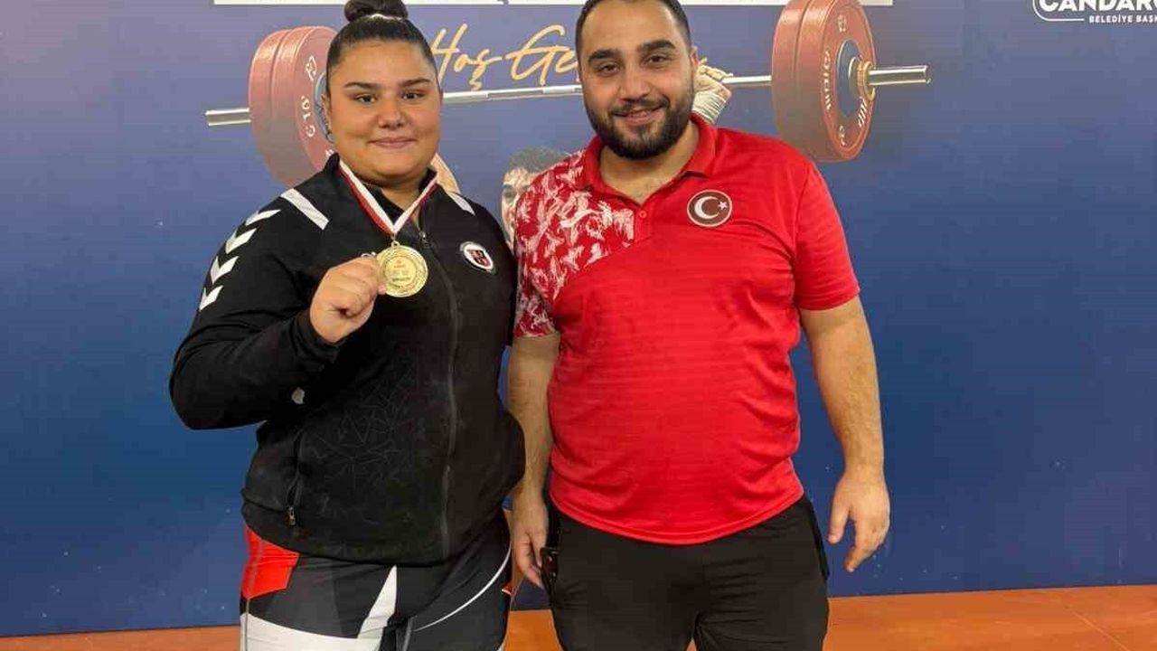 Düzceli halterciler Yağmur Melek Şahin ve Sudenaz Yılmaz Balkan Şampiyonası'nda Türkiye'yi temsil edecek