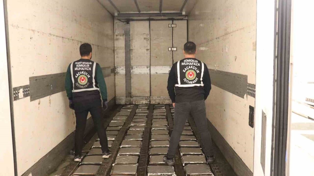 Düzeltme: Ticaret Bakanlığı Gümrükler Muhafaza ekipleri 450,8 kg uyuşturucu ele geçirdi