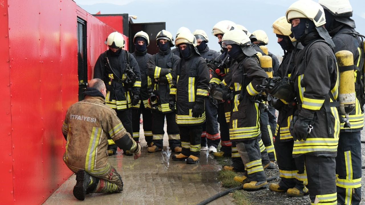 EBYÜ Üzümlü MYO'da 60 öğrenciye uygulamalı temel itfaiyecilik eğitimi