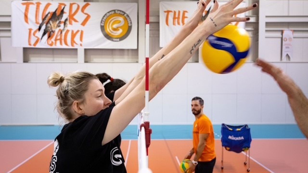 Eczacıbaşı Dynavit - Fenerbahçe maçı kapalı gişe: Yarın 19.30'da Eczacıbaşı Spor Salonu'nda