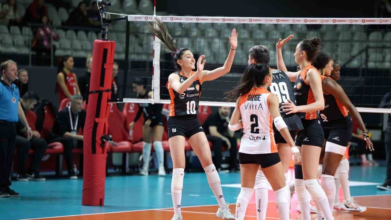 Eczacıbaşı Dynavit, Sultanlar Ligi 8. haftasında Türk Hava Yolları'nı 3-0 mağlup etti