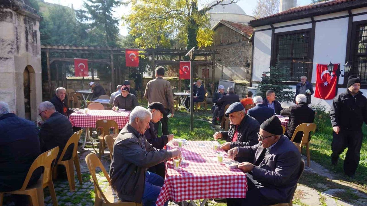 Edirne'de Gürcistan'daki uçak kazalarında şehit olanlar için Mevlid-i Şerif ve pilav-ayran ikramı