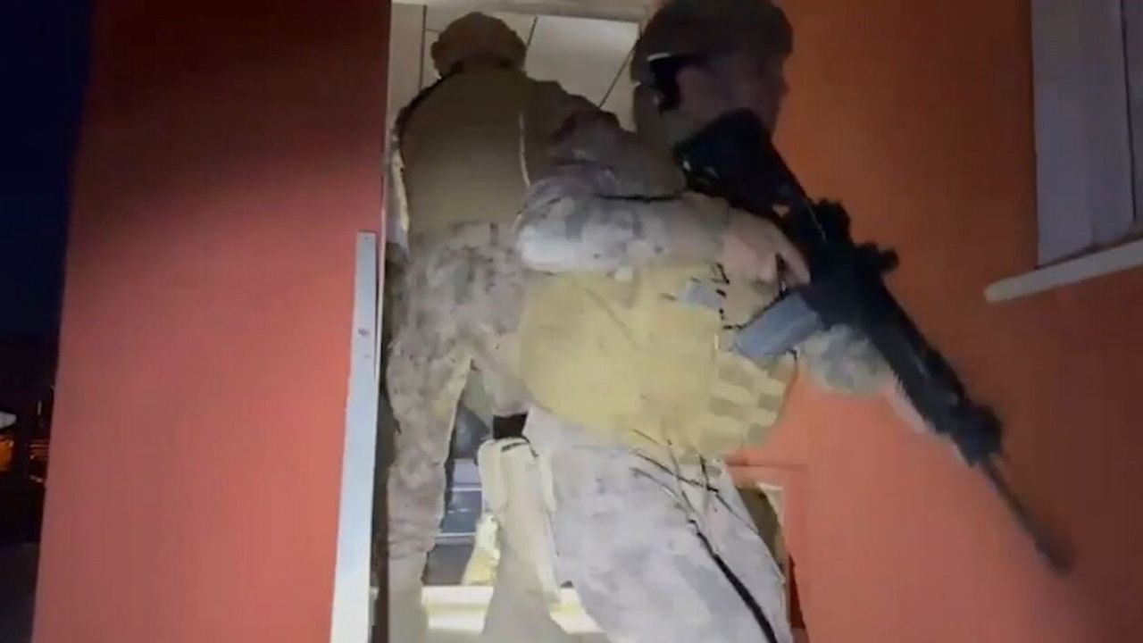 Edirne'de şafak operasyonu: 8 şüpheli yakalandı, firari hükümlü C.Y. ele geçirildi