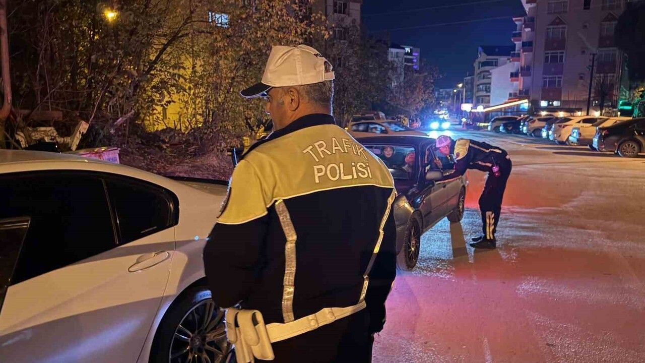 Edirne'de trafik denetimi: Cafeler Caddesi'nde 65 araç kontrol edildi, 12 sürücüye işlem