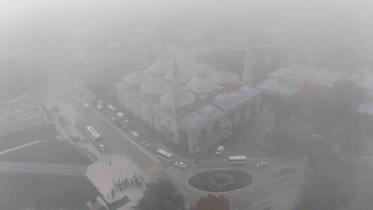 Edirne'de Yoğun Sis: Görüş Mesafesi Bazı Noktalarda 50 Metreye Düştü