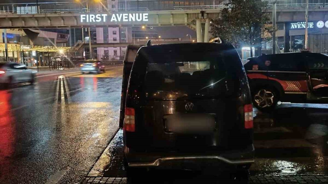 Edirne’den çalınan hafif ticari araç İstanbul Büyükçekmece’de terk edilmiş bulundu