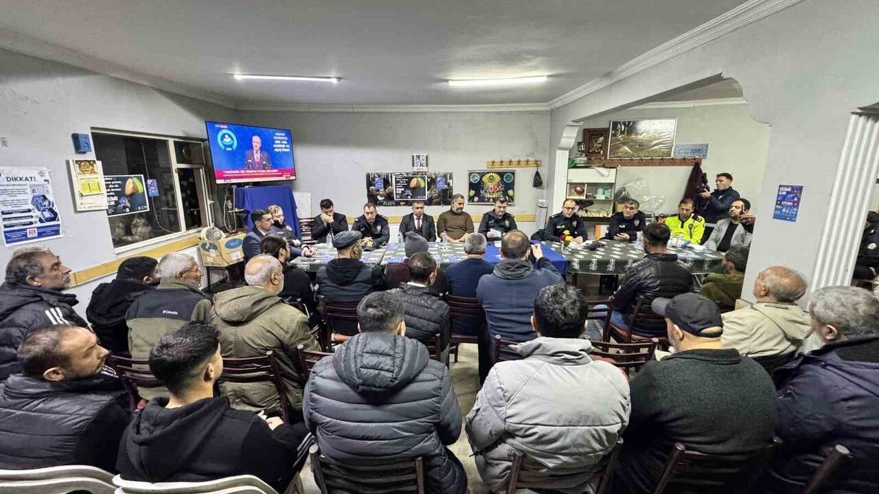 Edirne Emniyet Müdürü Ayhan: Kahvehanede Vatandaşlara Uyuşturucu İhbarı Çağrısı