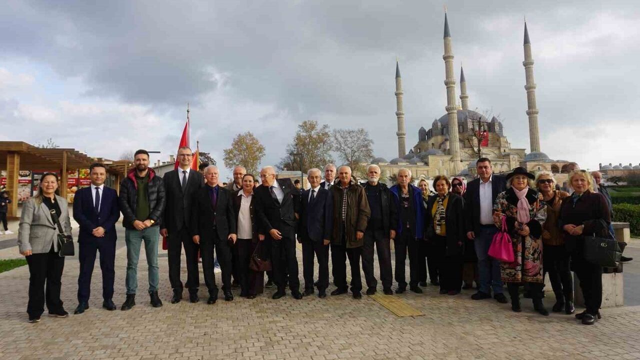 Edirne Ticaret Lisesi Mezunları Selimiye'nin Gölgesinde 81. Kuruluş Yılını Kutladı