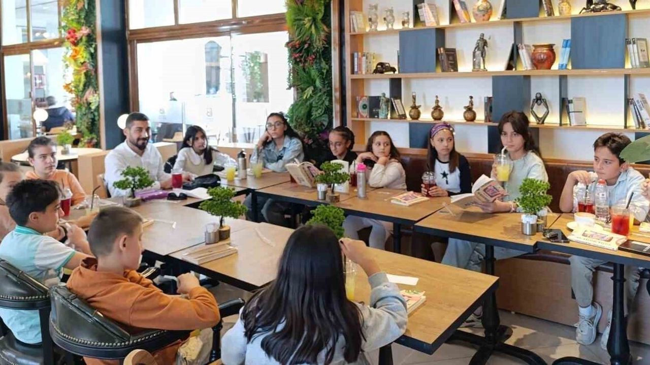 Edremit’te 'Kitap Kaşifleri Kulübü' minik öğrencilere okuma kültürünü aşılıyor