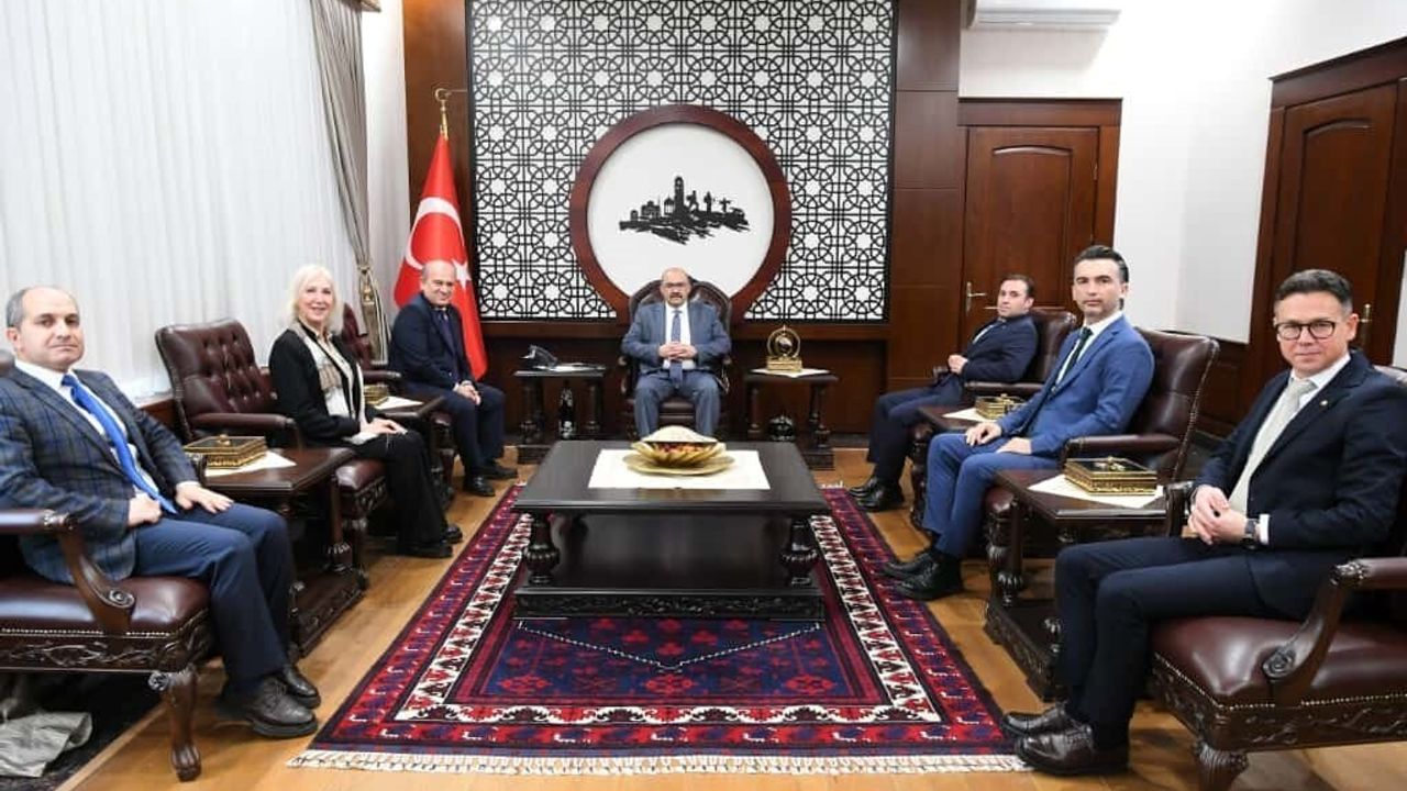 Edremit Ticaret Odası heyeti Balıkesir Valisi İsmail Ustaoğlu'nu ziyaret etti
