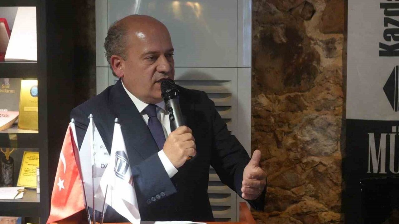 Edremit Ticaret Odası'nda 'Dünya Bir Yana, Ben Bir Yana' söyleşisi — Kadına Yönelik Şiddetle Mücadele