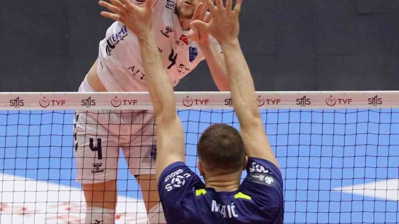 Efeler Ligi: Fenerbahçe, Altekma'yı İzmir'de 3-1 mağlup etti